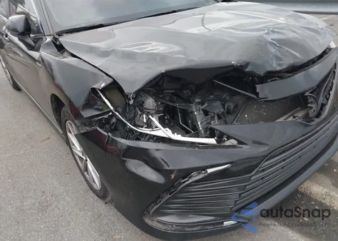 2022 Toyota Camry Le z USA, uszkodzony, nr VIN 4T1C11AK2NU628640
